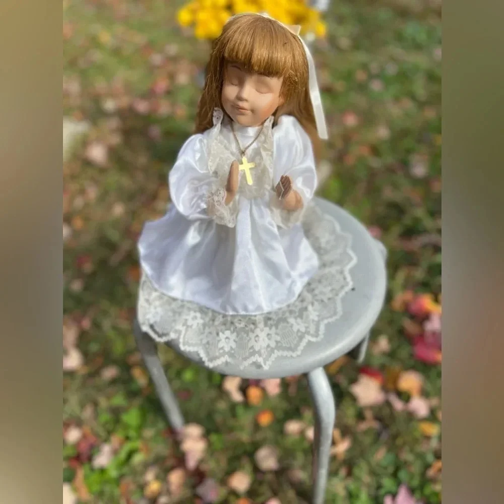 Prayer doll in christening‎ gown and slippers precious!